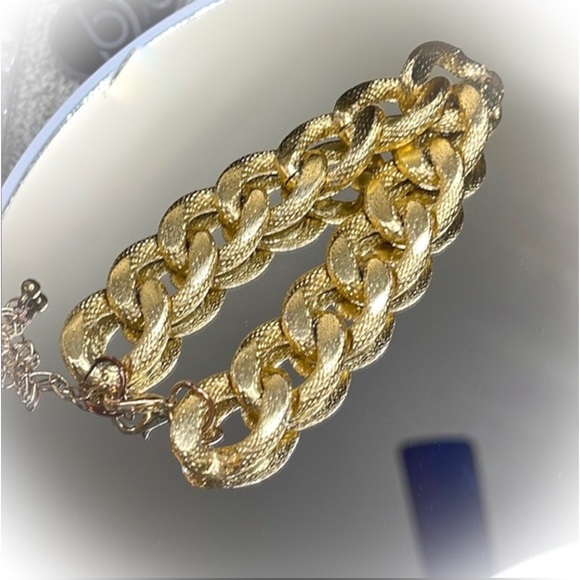 💕Beautiful Vintage Goldtone Bracelet💕 - Picture 2 of 4